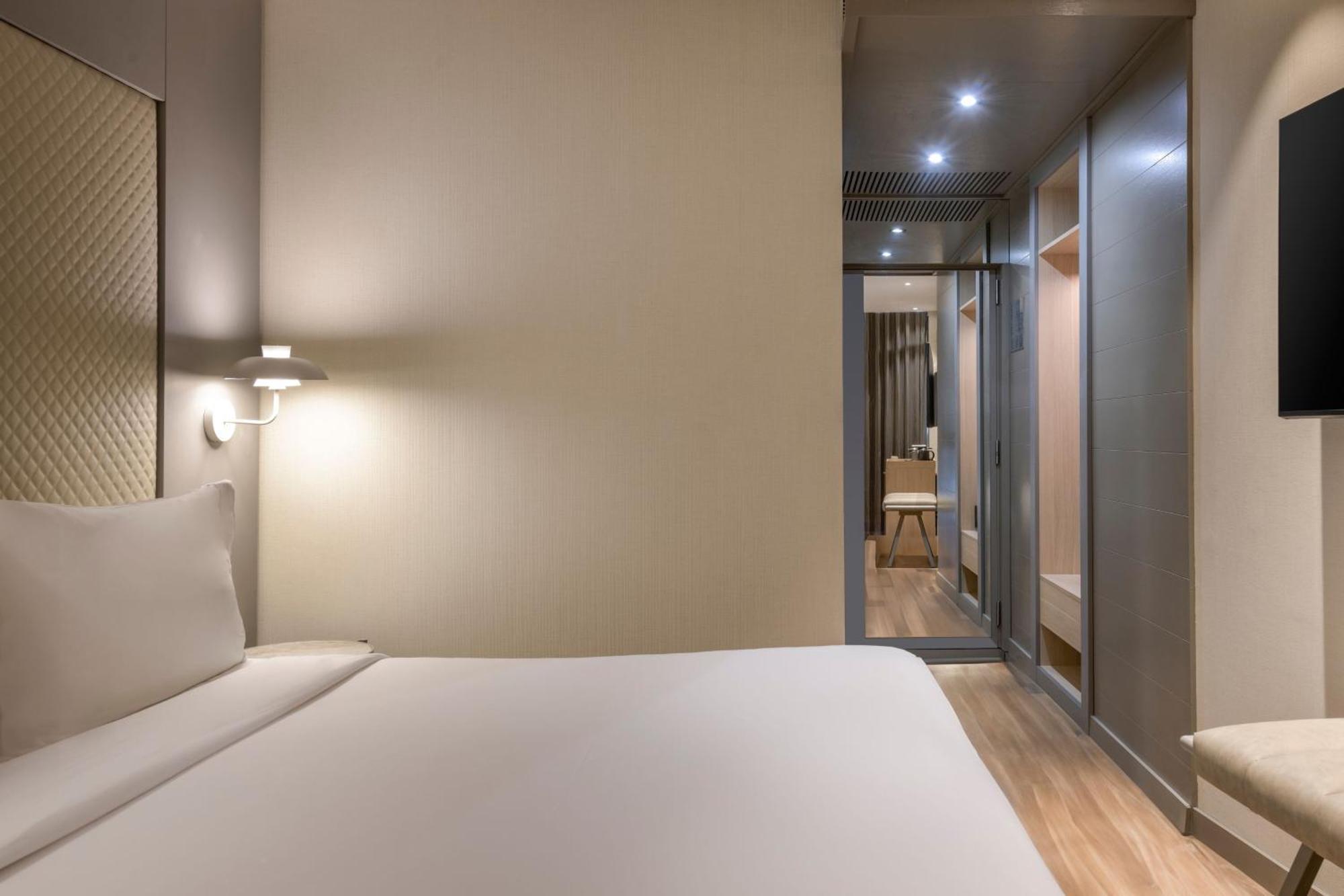 Ac Hotel Som By Marriott L'Hospitalet de Llobregat Bagian luar foto