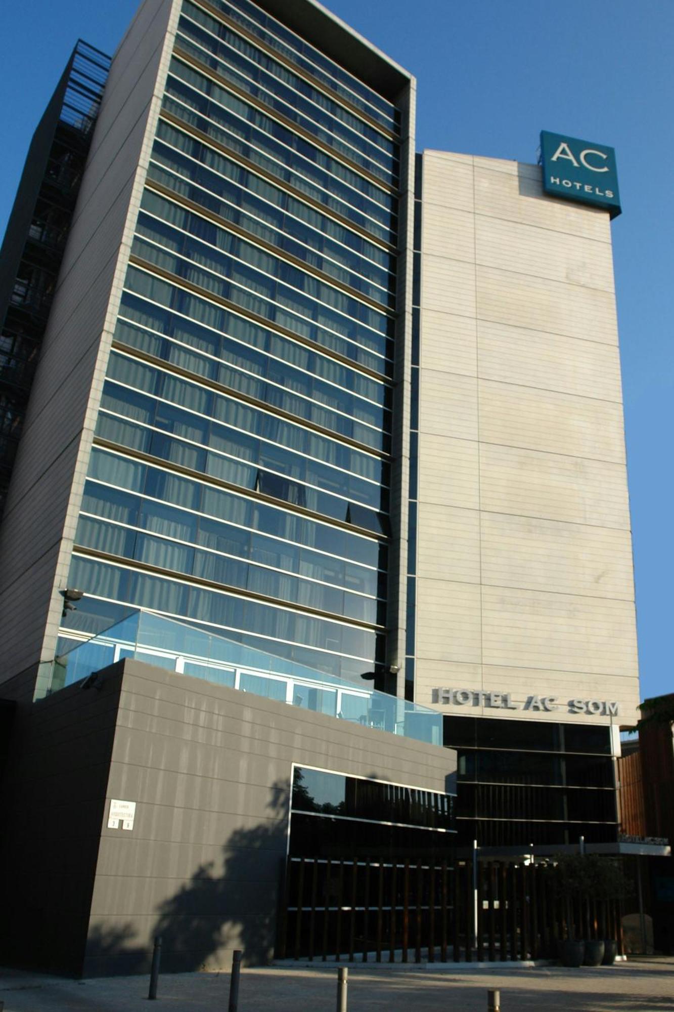 Ac Hotel Som By Marriott L'Hospitalet de Llobregat Bagian luar foto